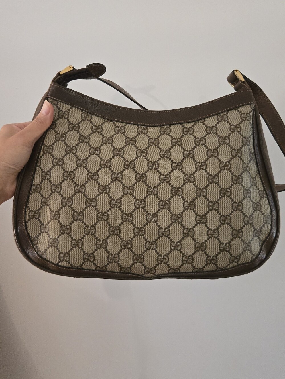 Vintage Gucci Beige GG Canvas Shoulder Bag with Brown Trim and Red/Green Web - Picture 4 of 9